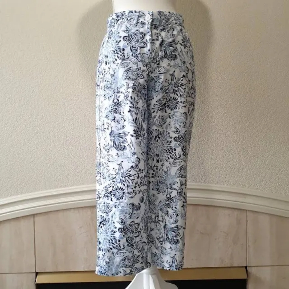 Talbots Blue and White Floral Cropped Pants